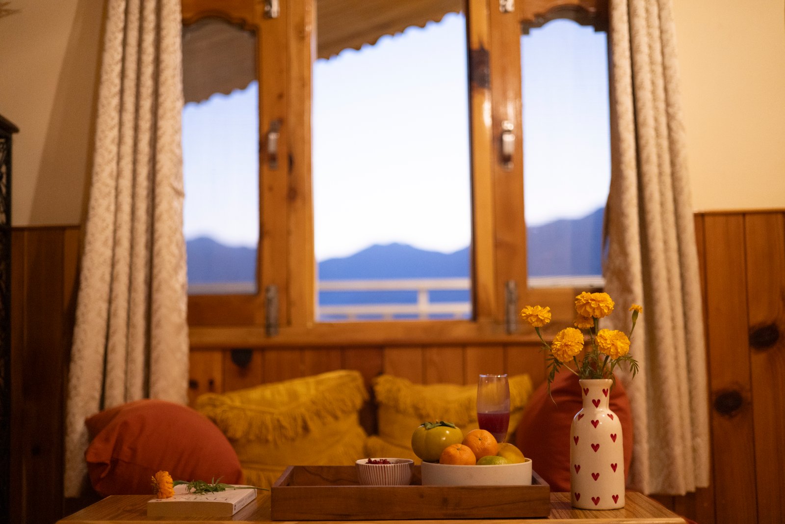 Mountain Gaze Room